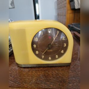 Vintage  Westclox  MID CENTURY MODERN MOONBEAM Bakelite Alarm Clock